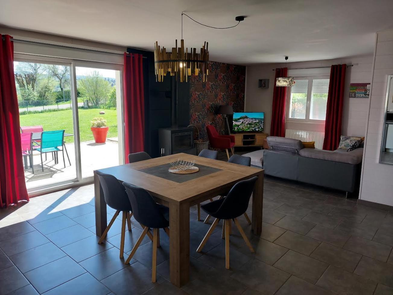 Entre Lacs Et Montagnes , Maison Individuelle,lits Prepares, Parking Et Menage Inclus Holiday home *